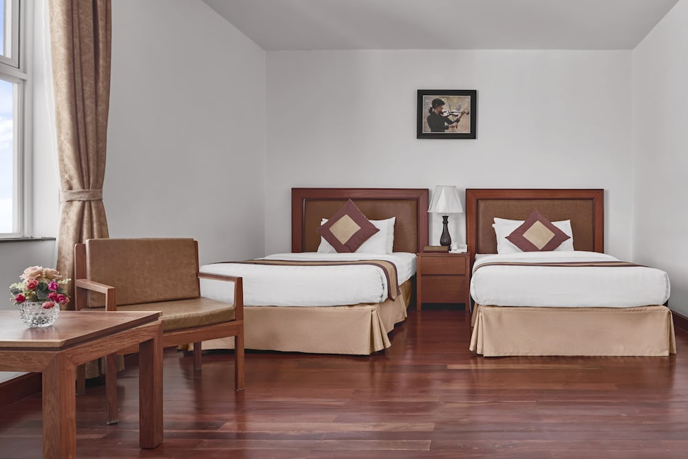 Junior Suite, 2 Twin Beds, City View photo 2