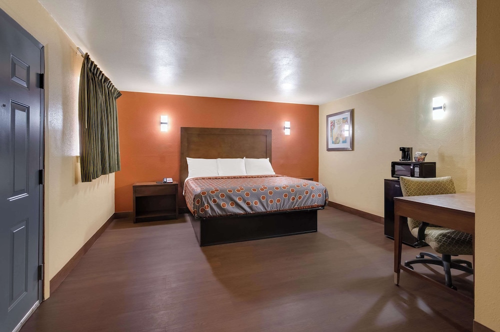 Suite, 1 King Bed, Smoking