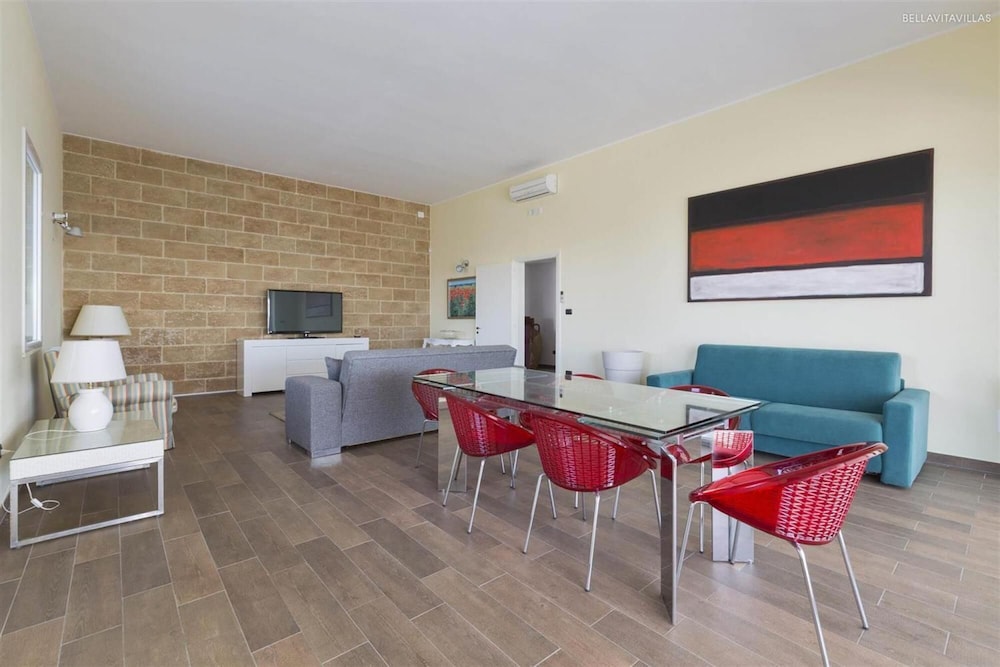 Villa photo 1