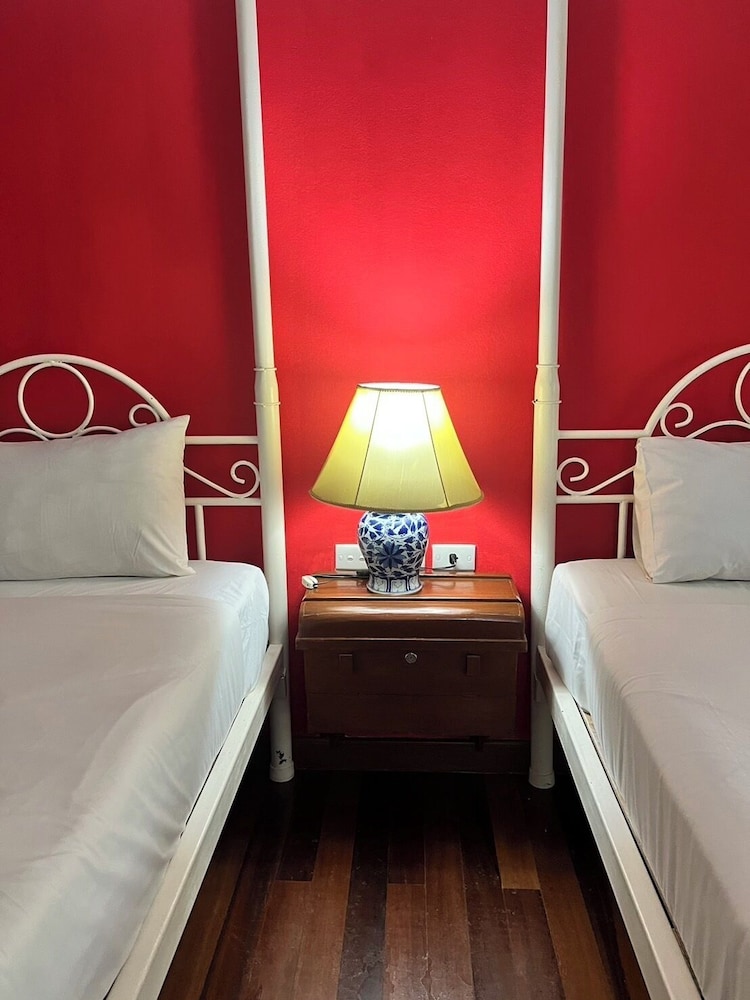 Standard Twin bed photo 3