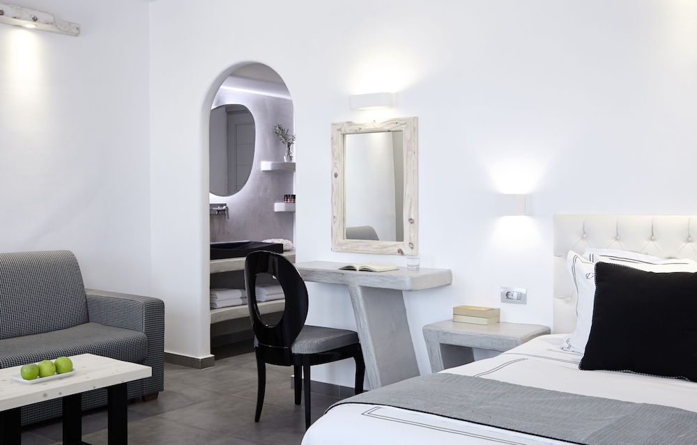 Grand Elegant Suite Open Plan with Sea View | Top Floor