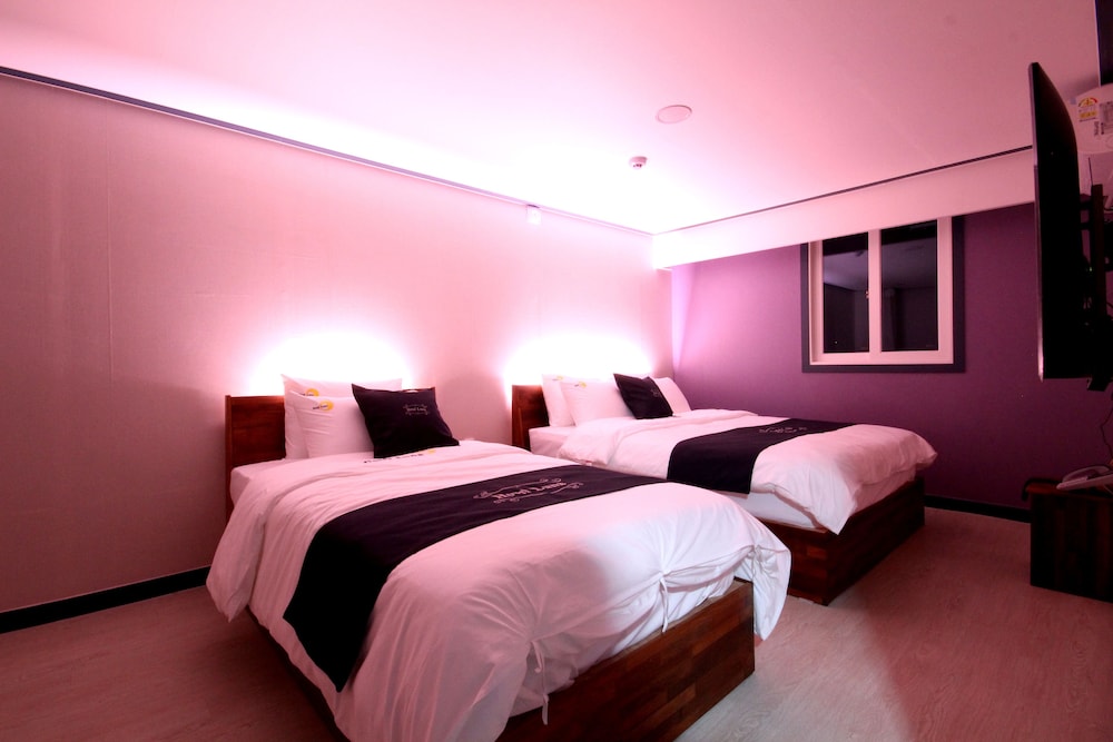 Suite - Photo 5