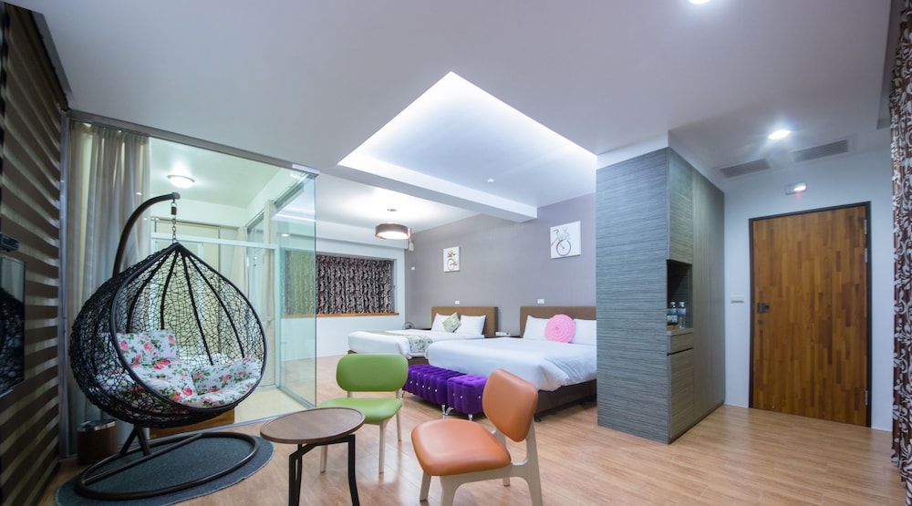 Deluxe Quadruple Room, 1 Bedroom, Bathtub photo 3