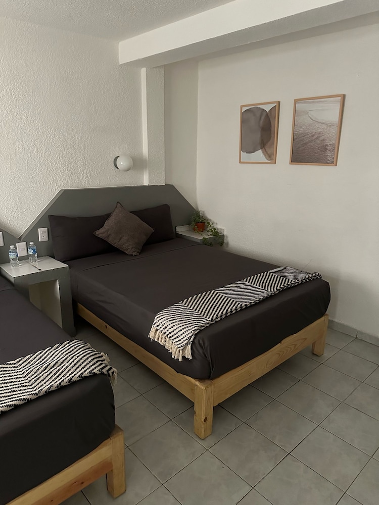 Basic Double Room, 2 Double Beds photo 2