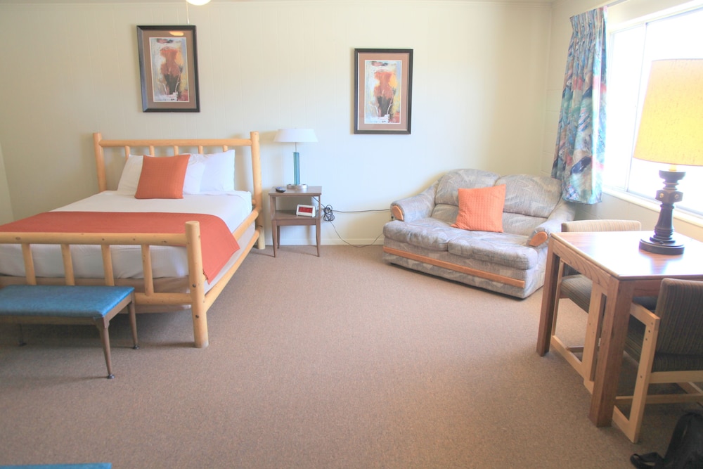 Double Room, 1 Queen Bed photo 1