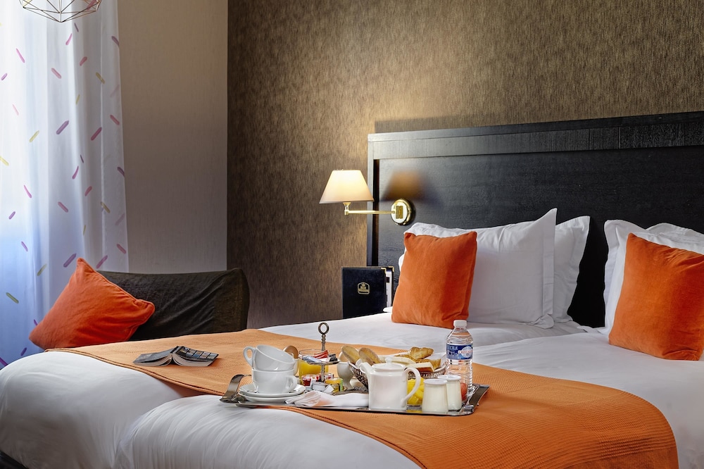 Family Suite, 1 King Bed, Non Smoking (with Sofabed) - Photo 3