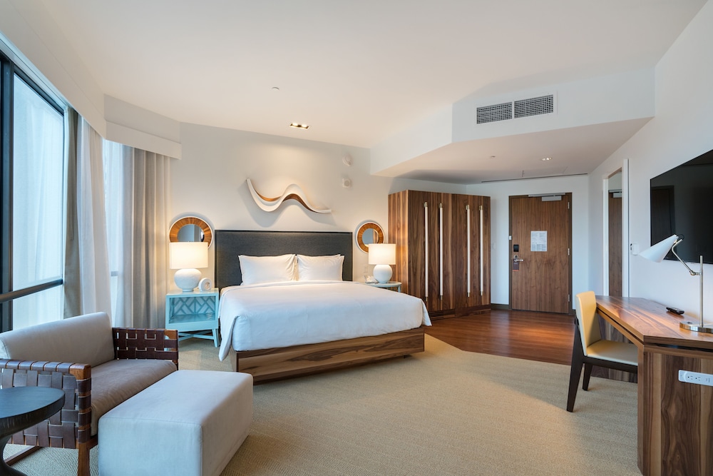 Suite, 1 King Bed with Sofa bed, City View