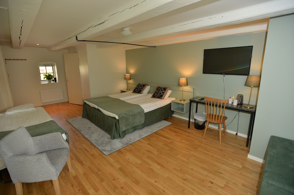 Family Room photo 3