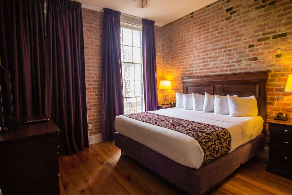 Deluxe Room, 1 Queen Bed - Photo 1