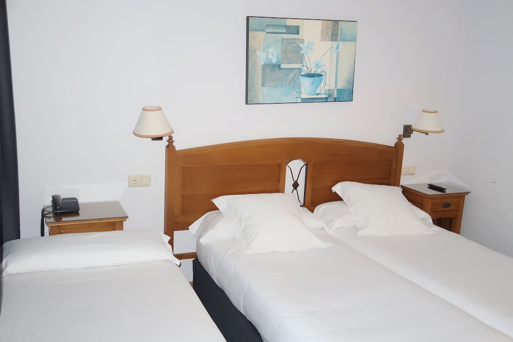 Twin Room (Extra Bed) photo 2