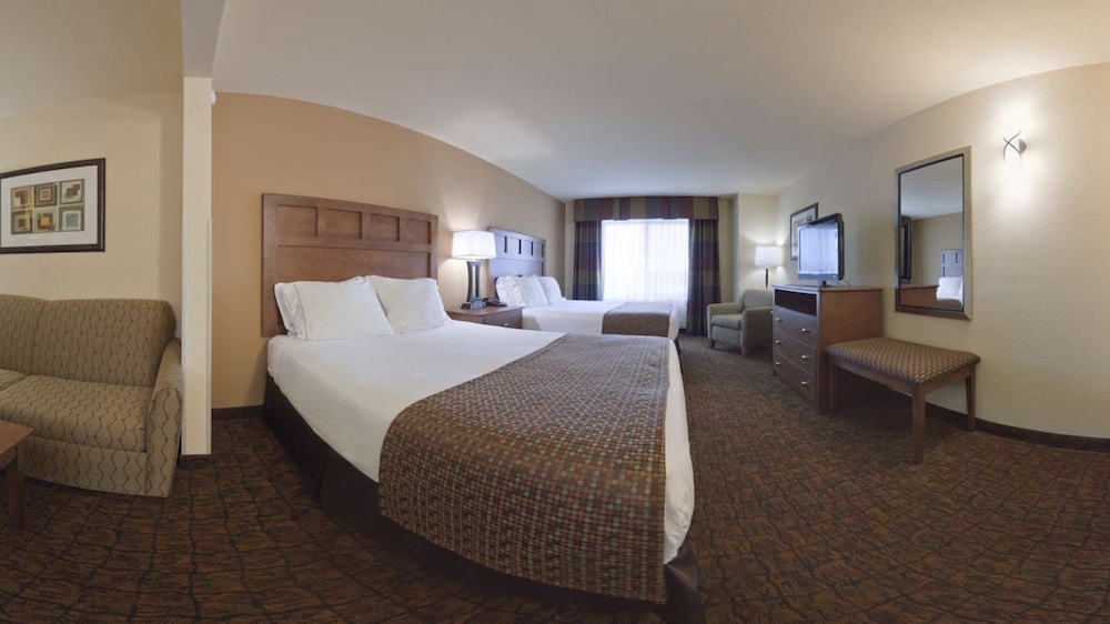 Suite, Multiple Beds - Photo 2
