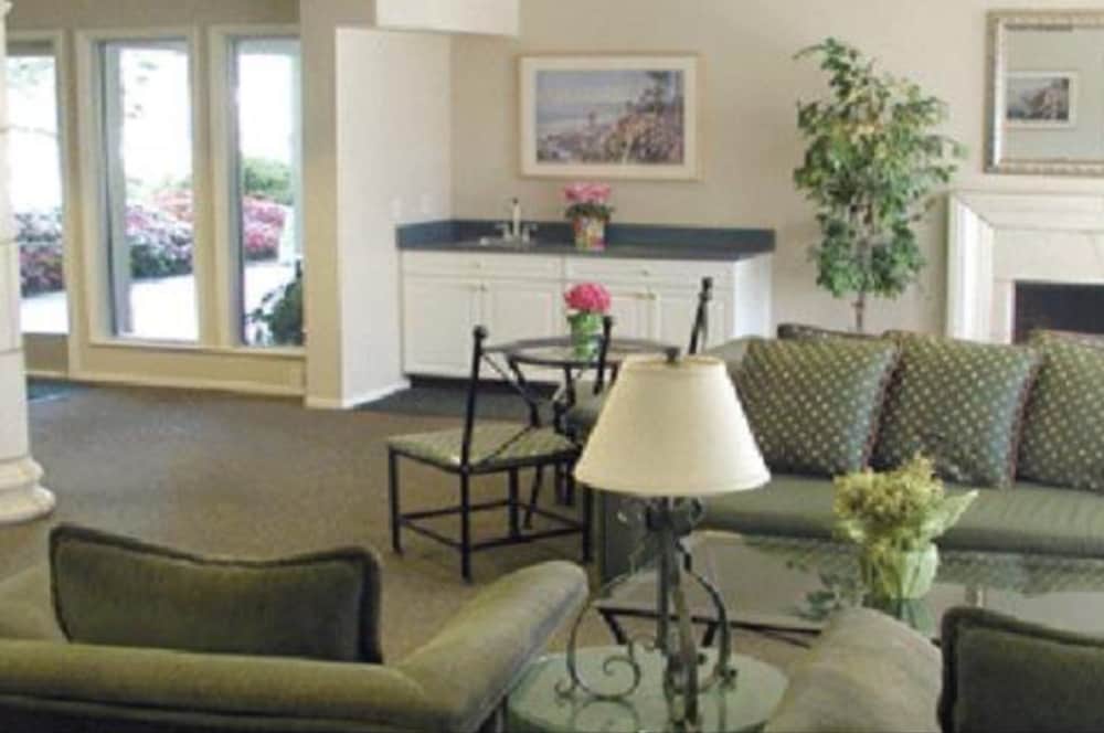Executive Suite, 1 Queen Bed - Photo 8
