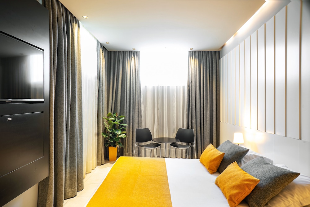 Economy Double Room thumbnail 5