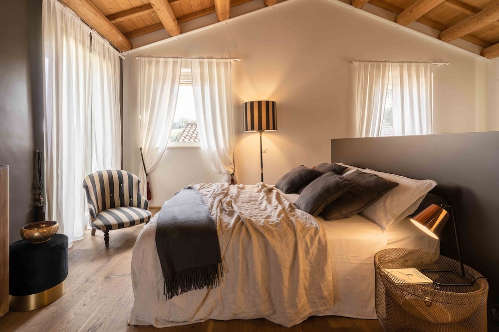 Deluxe Suite (04)
