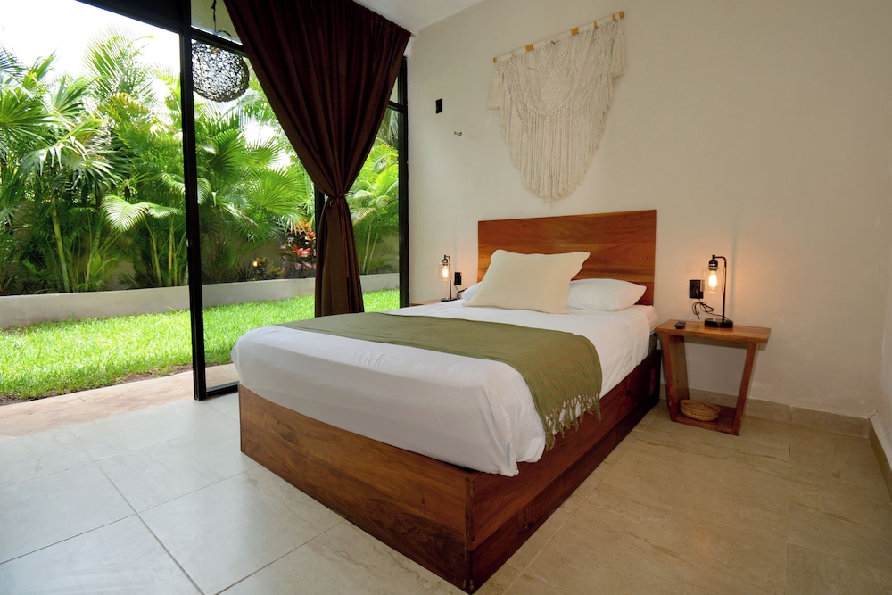 Basic Double Room, 1 Queen Bed, Private Bathroom, Garden View photo 1