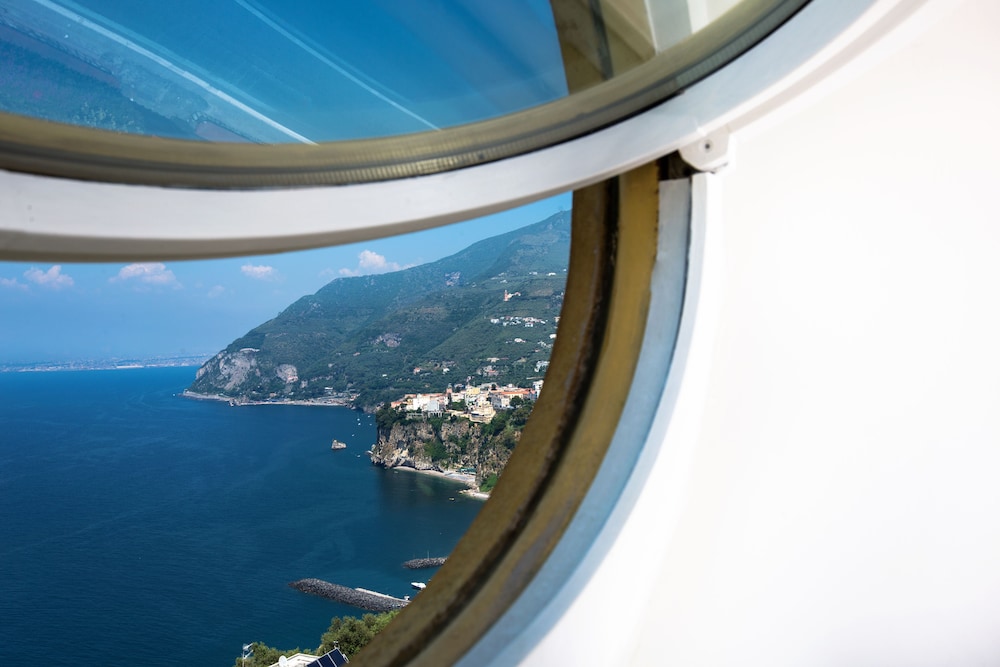Double or Twin Room, Sea View - Photo 4