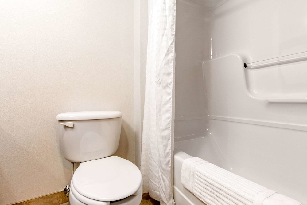 Suite, 2 Queen Beds, Non Smoking (Two person Sofabed) - Photo 6