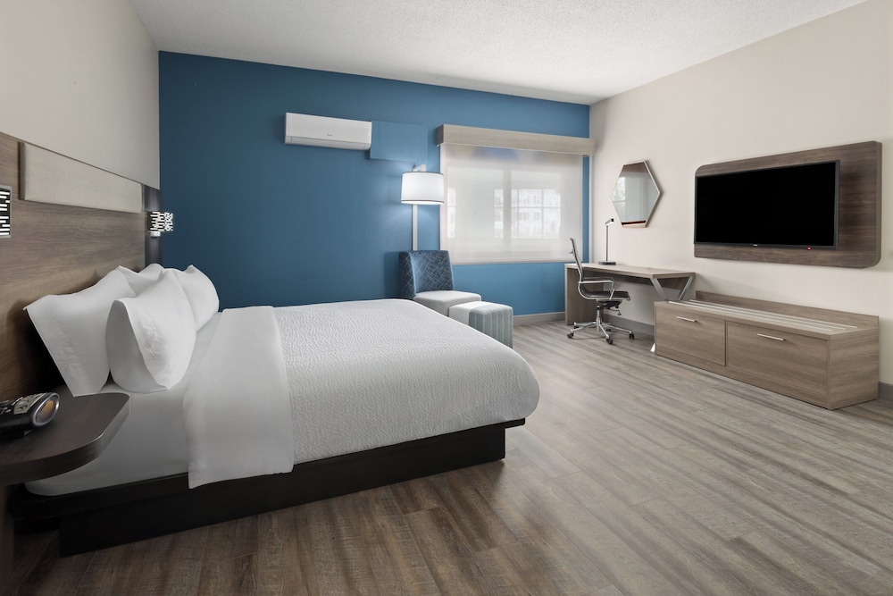 Standard Room, 1 King Bed, Mobility Accessible (Communications) - Photo 1