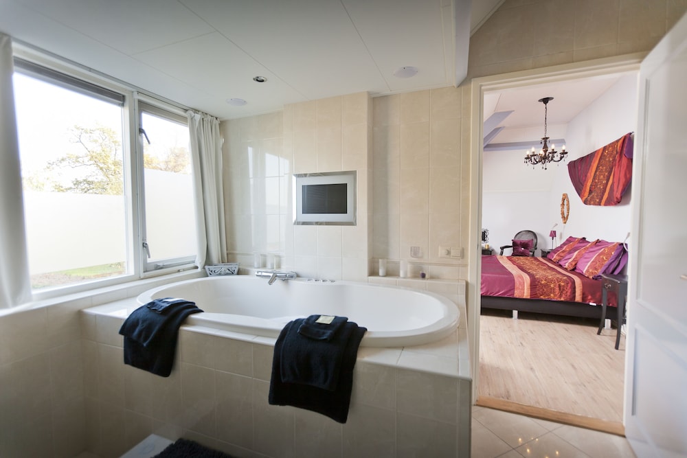 Double Room (Purple) photo 3