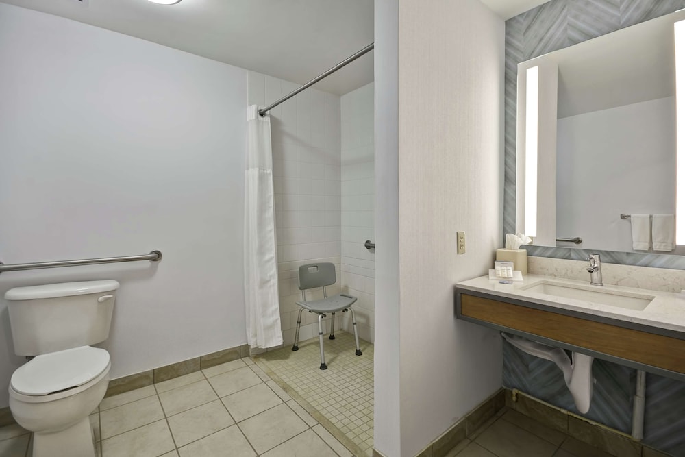 Room, 2 Queen Beds, Accessible - Photo 4
