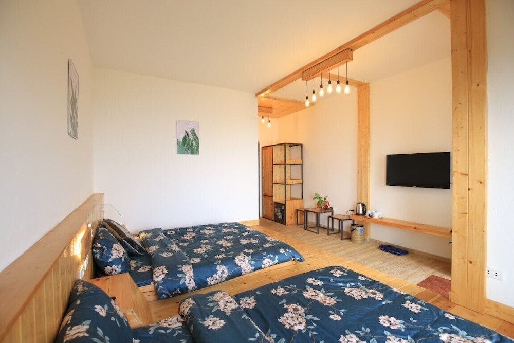 Superior Room, Multiple Beds, Balcony, Mountain View photo 2