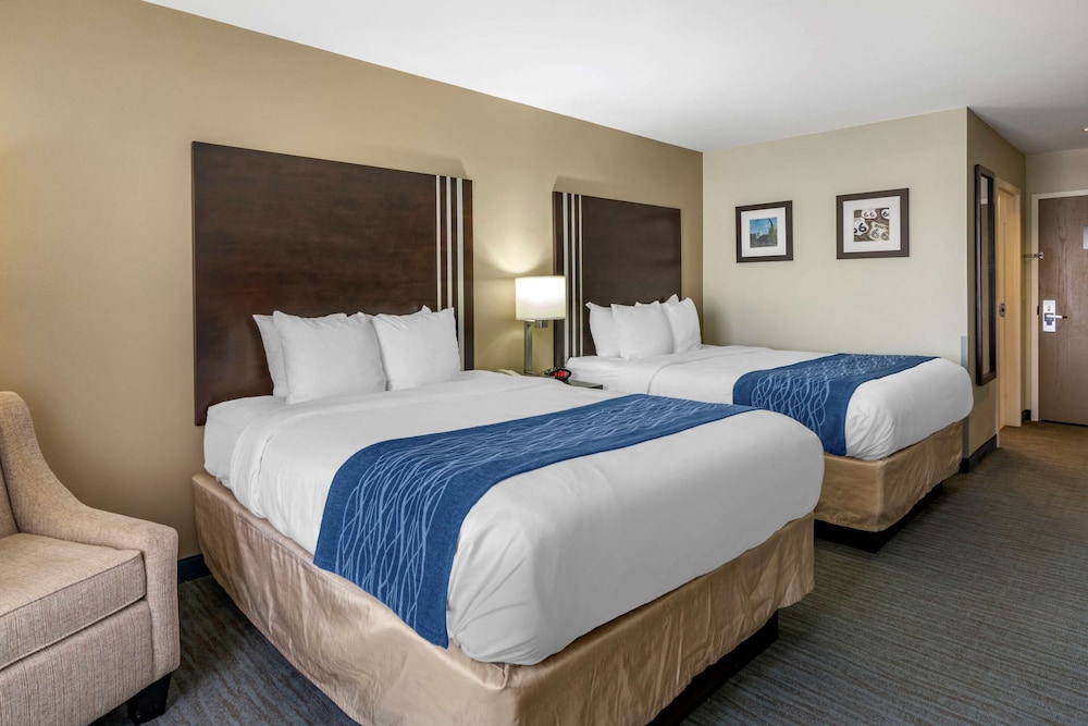 Standard Room, 2 Queen Beds, Non Smoking - Photo 1