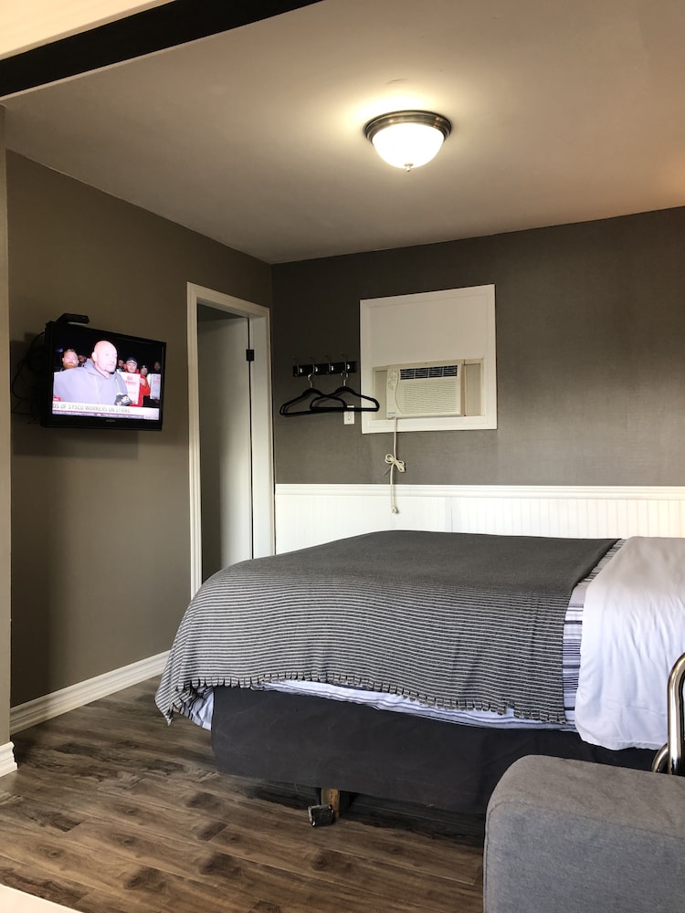Superior Suite, 1 Queen Bed, Kitchenette photo 3