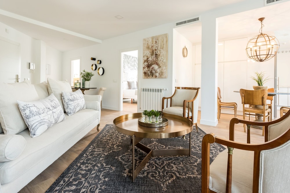 Executive Suite (Skyline)