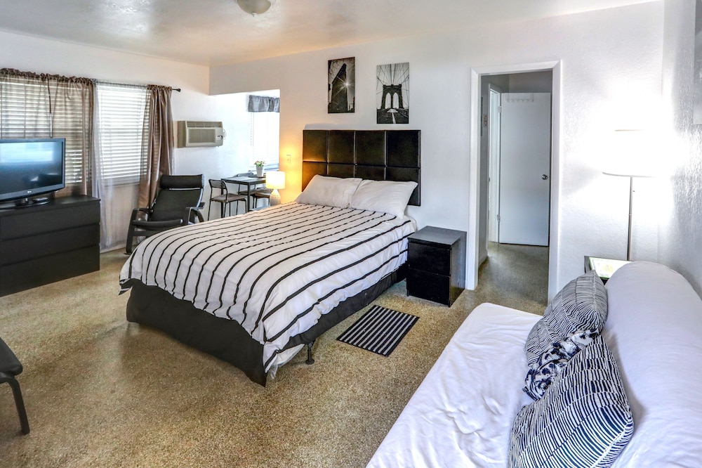 Standard Double Room, 1 Queen Bed, Garden View