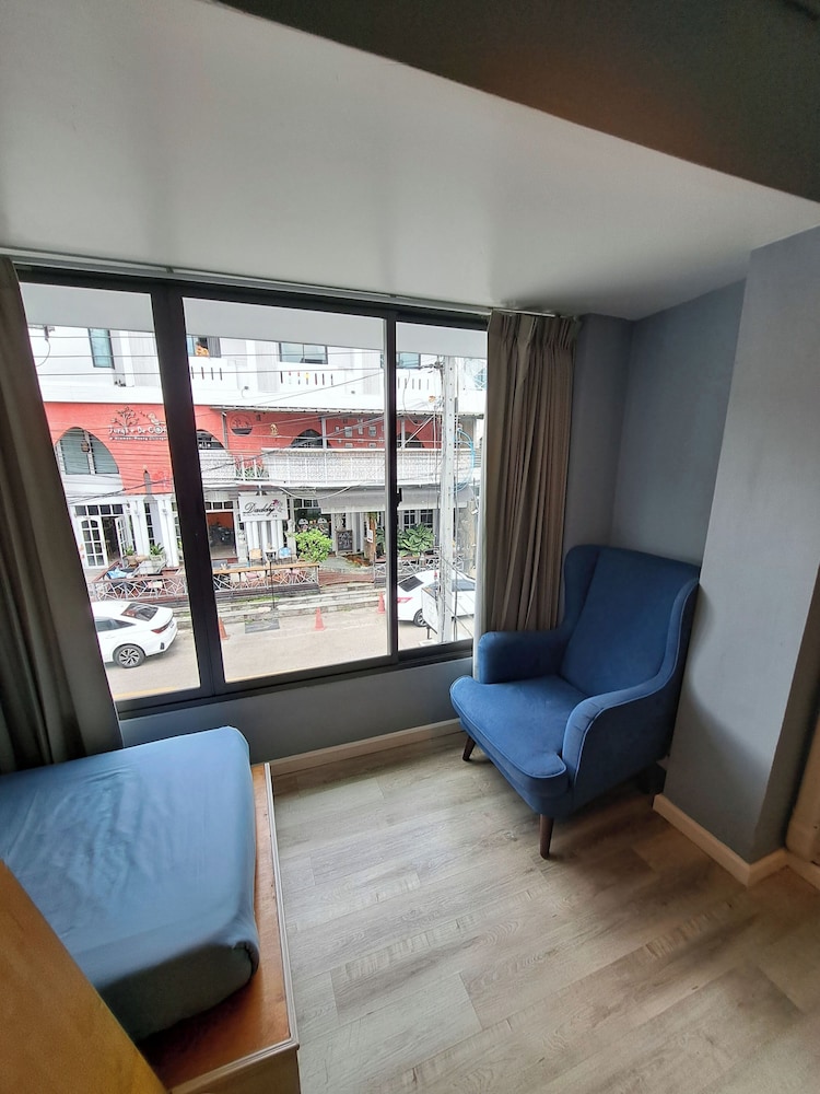 Deluxe Family Room - Photo 7