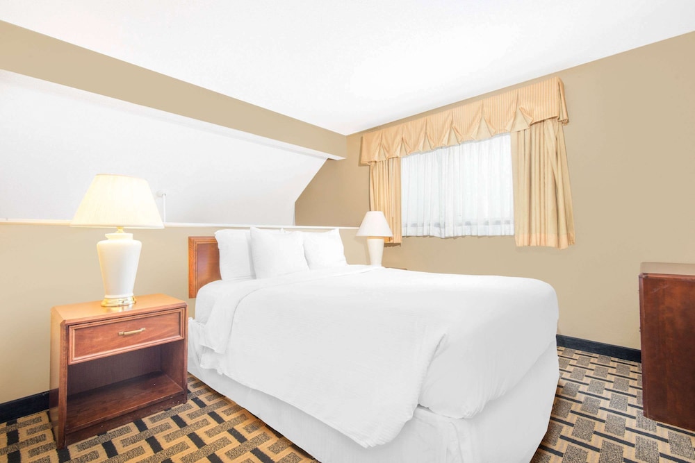 Studio Suite, 1 Queen Bed, Accessible, Non Smoking - Photo 1