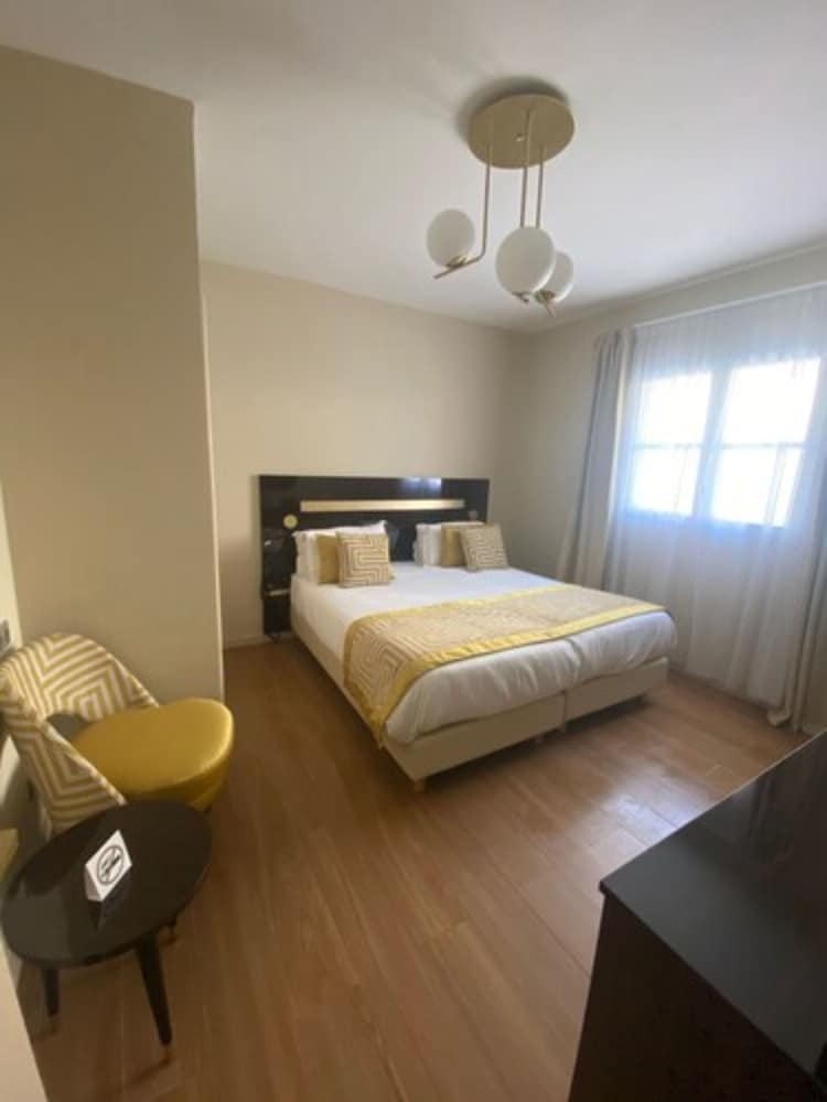 A Capella Groud Floor