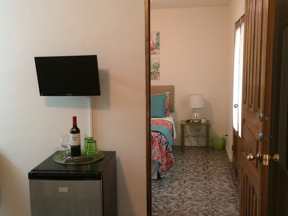 Family Room, Multiple Beds, Non Smoking, Courtyard View photo 2