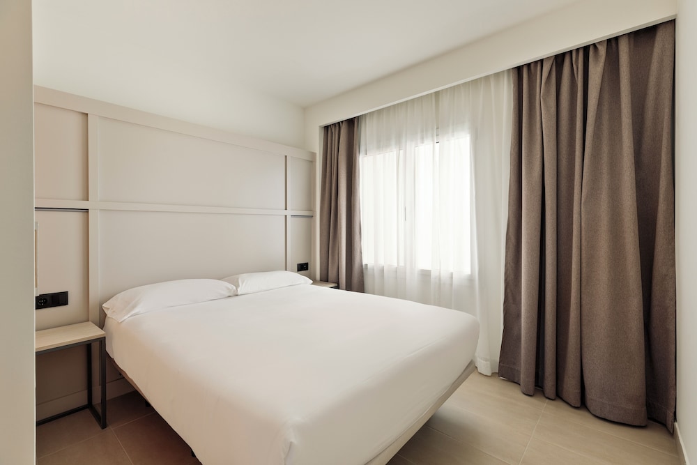 Ocean View Apartment with Air Conditioning