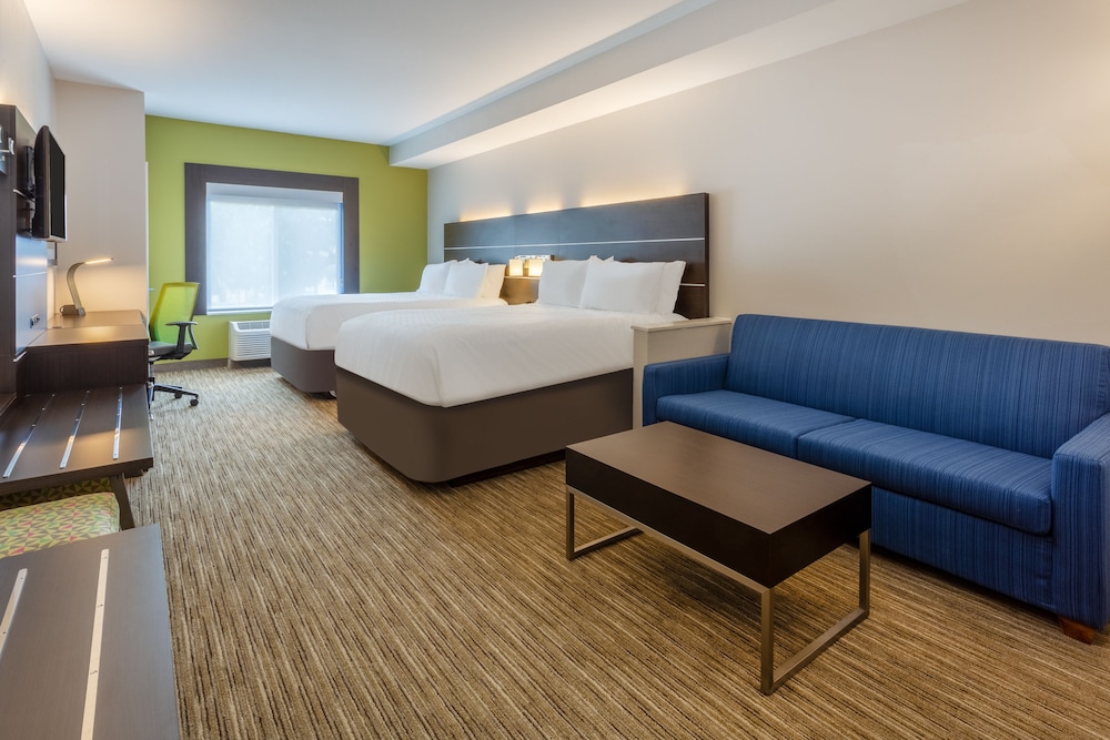 Suite, 2 Queen Beds - Photo 1