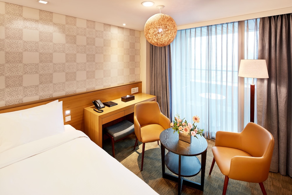 Deluxe Family Twin Room with Balcony photo 3