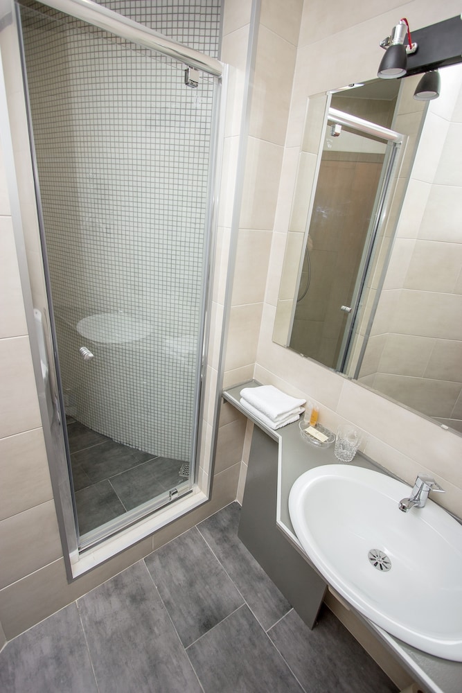 Economy Double Or Twin Room photo 2