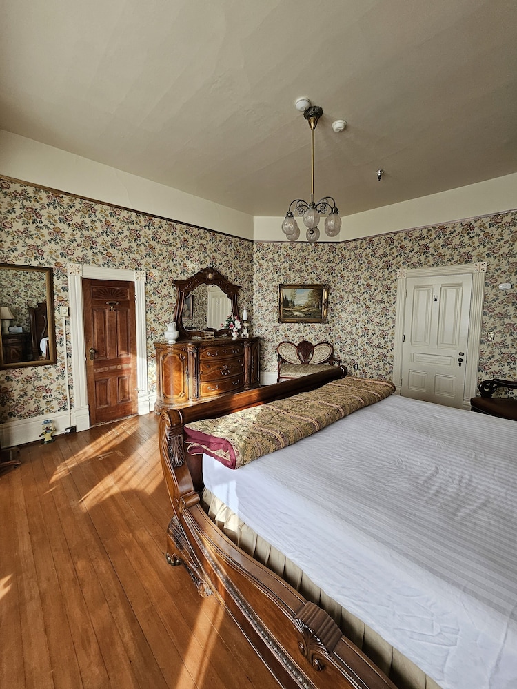Room, 1 King Bed photo 3