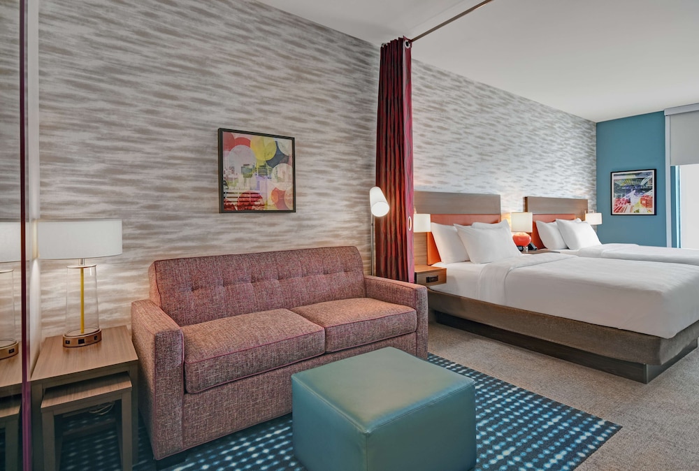 Suite, 1 King Bed, Accessible, Non Smoking (Hearing) - Photo 4