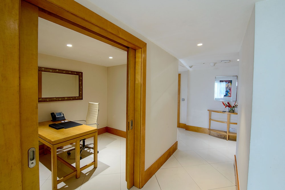 Ambassador Suite photo 3