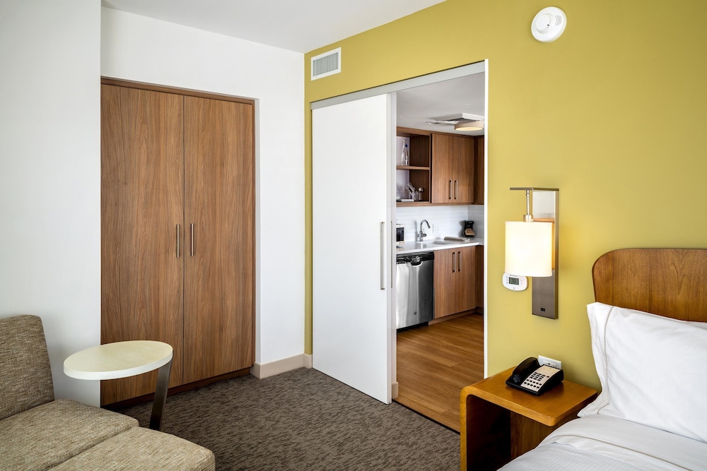 Executive Suite, 1 Bedroom - Photo 2