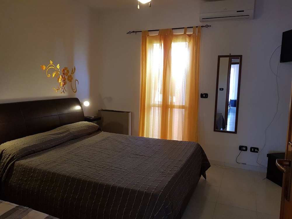 House, 4 Bedrooms, Smoking, Balcony