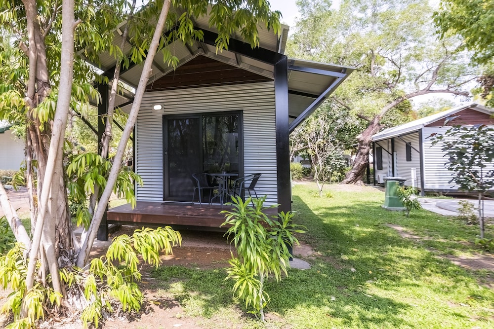 Queen Bungalow photo 3