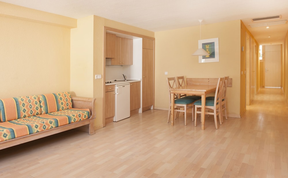 Basic Apartment (XL)