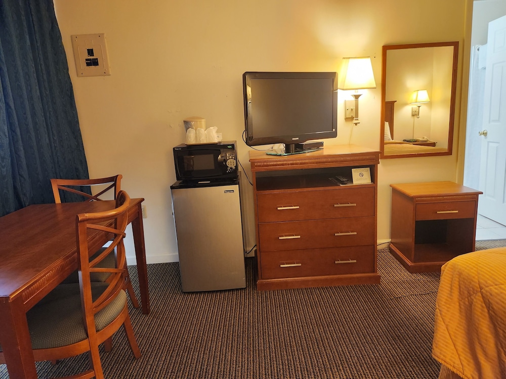 1 King Bed, Non Smoking photo 2