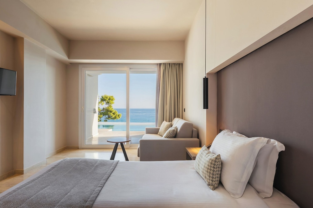 Superior Swim Up Room with Sea View