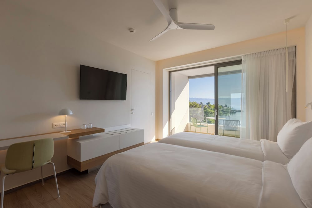 Superior Double or Twin Room, Sea View