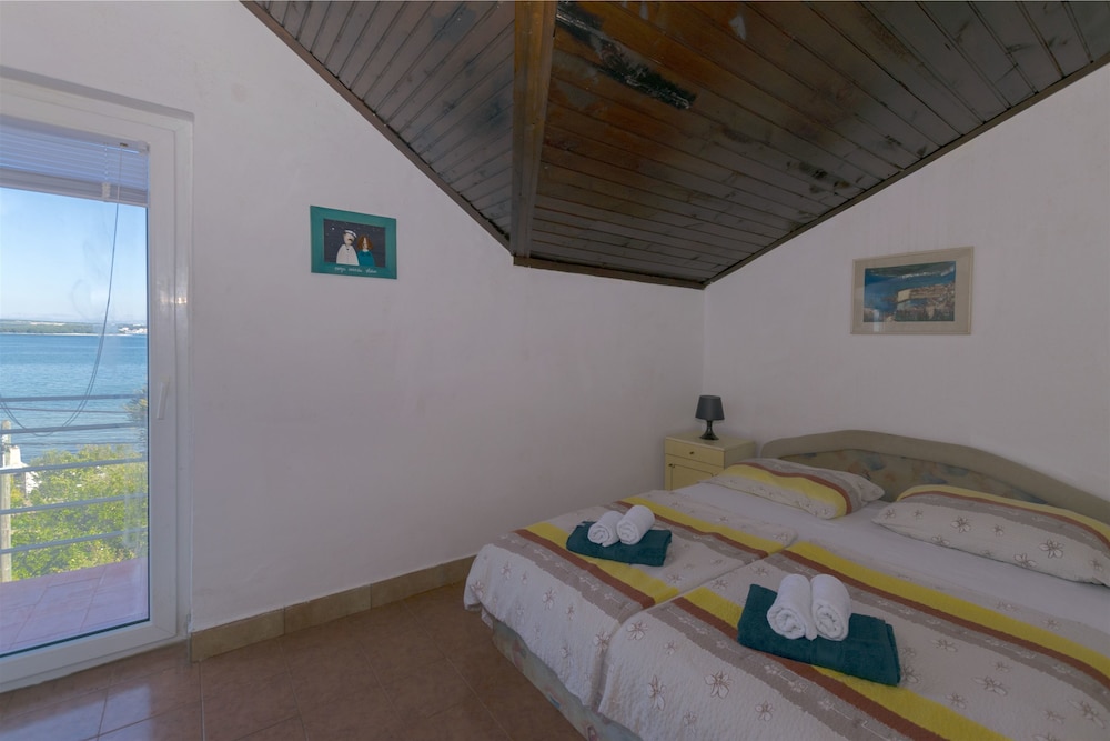 Apartment (A4)