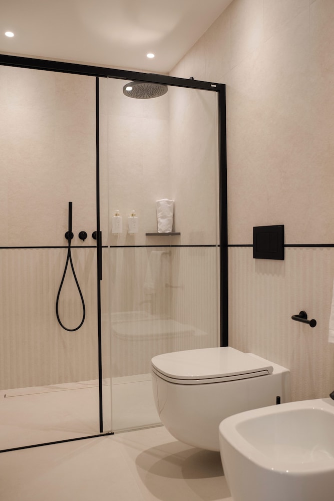 Deluxe Double or Twin Room, City View photo 3