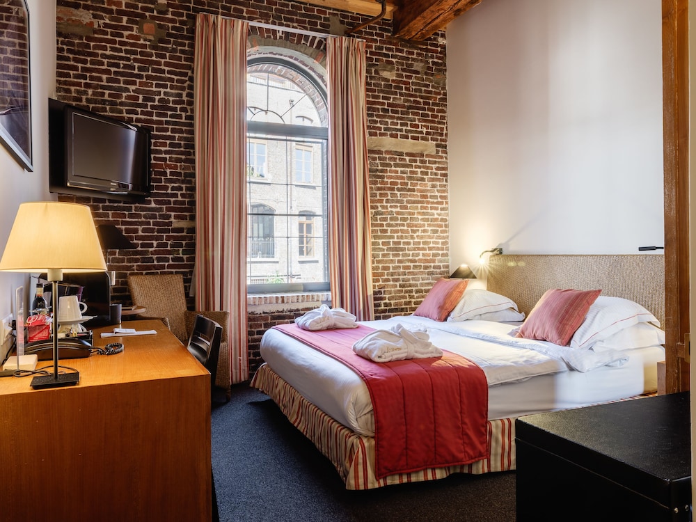 Premium Double or Twin Room photo 3